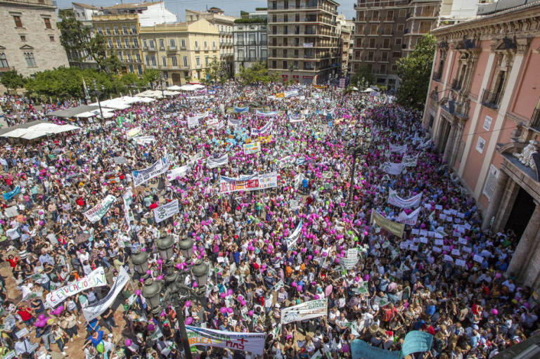 Macro protesta de la concertada a finales del curso pasado en Valencia (Foto: MARGA FERRER)