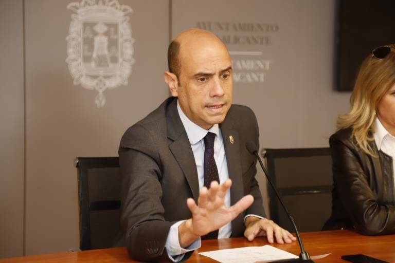 Gabriel Echávarri, alcalde de Alicante. Foto: PEPE OLIVARES