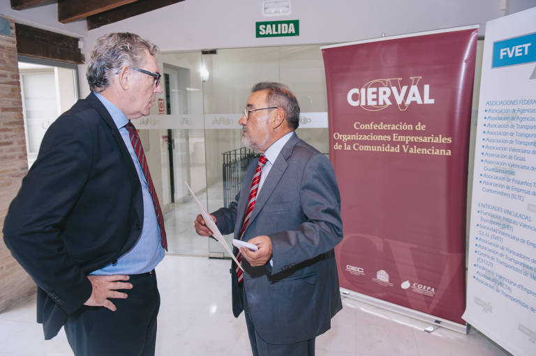 El ex secretario general de Cierval, Javier López Mora, con su ex presidente, José Vicente González