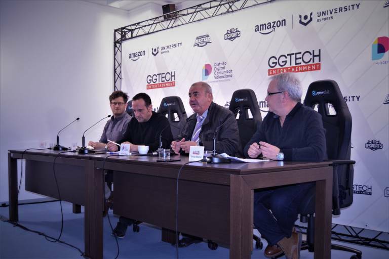  David Jackson, José Parrilla y Santos Montiel, de GGTech, con Antonio Rodes, de SPTCV, en una imagen de archivo