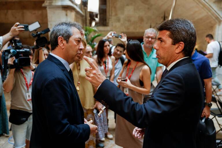 El presidente de la Generalitat, Carlos Mazón y el vicepresidente, Vicente Barrera. Foto: EFE/BIEL ALIÑO