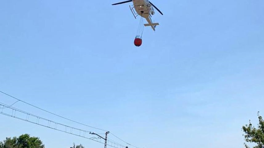 Un incendio declarado en Camí de la Morera de Xàbia obliga a confinar a