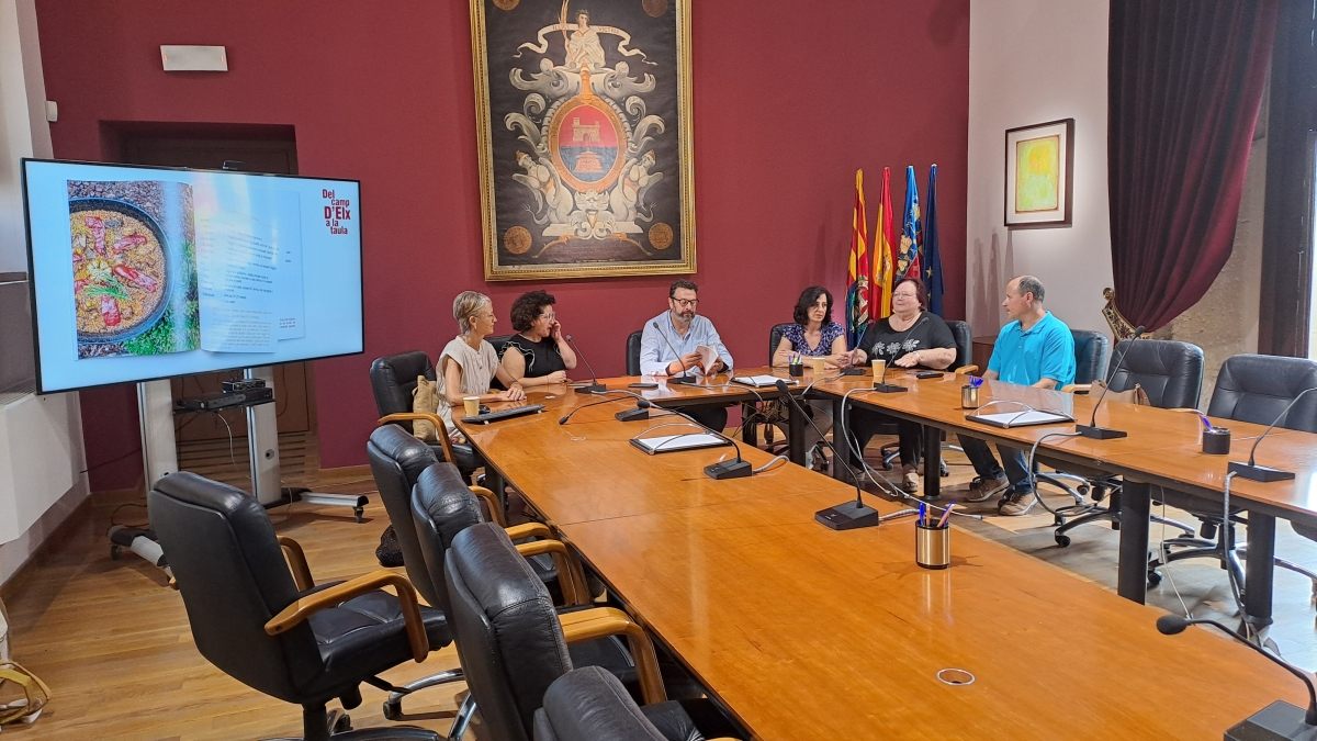 La asociación rural ADR presenta un libro de recetas de cocina