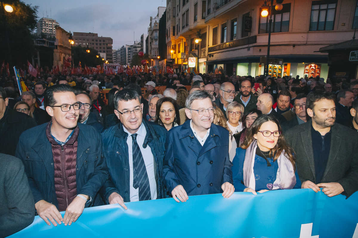 Líderes políticos en la manifestación de València. Foto: KIKE TABERNER