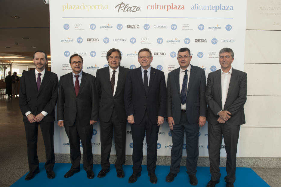 El presidente de la Generalitat, Ximo Puig, junto a Enric Morera, Rafa Climent, Enrique Lucas, Vicent Soler y Javier Alfonso. Foto: KIKE TABERNER