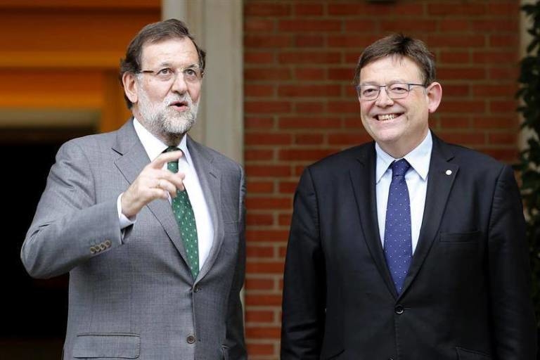 Mariano Rajoy y Ximo Puig en la puerta de La Moncloa antes de una reunión. Foto: EFE
