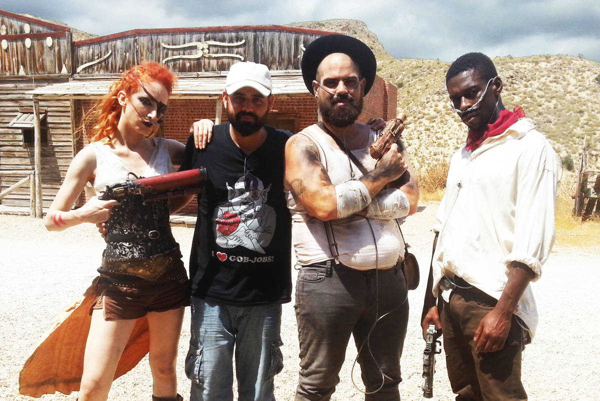 Rebeca Sala, Fran Mateu, Joako Palomar y Vince durante el rodaje de Hell West