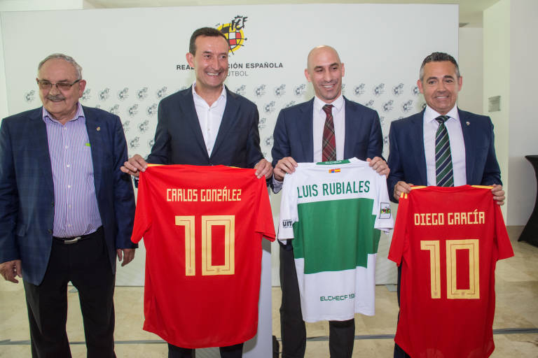 Rubiales visita el Martínez Valero que acogerá el España-Croacia de la Liga Naciones - Alicanteplaza
