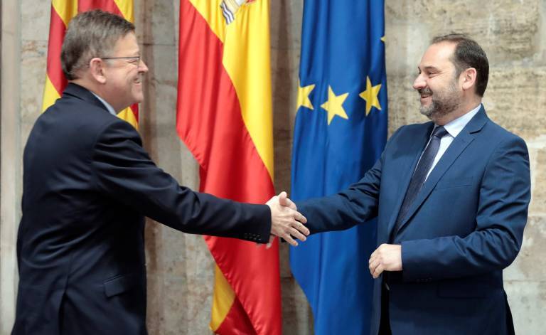 El presidente de la Generalitat, Ximo Puig, y el ministro de Fomento, José Luis Ábalos, en su cita de la pasada semana. Foto: EFE