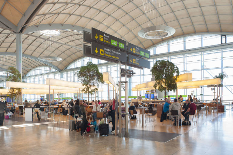 El Altet acogerá la primera cafetería de la canadiense Tim Hortons en un  aeropuerto - Alicanteplaza