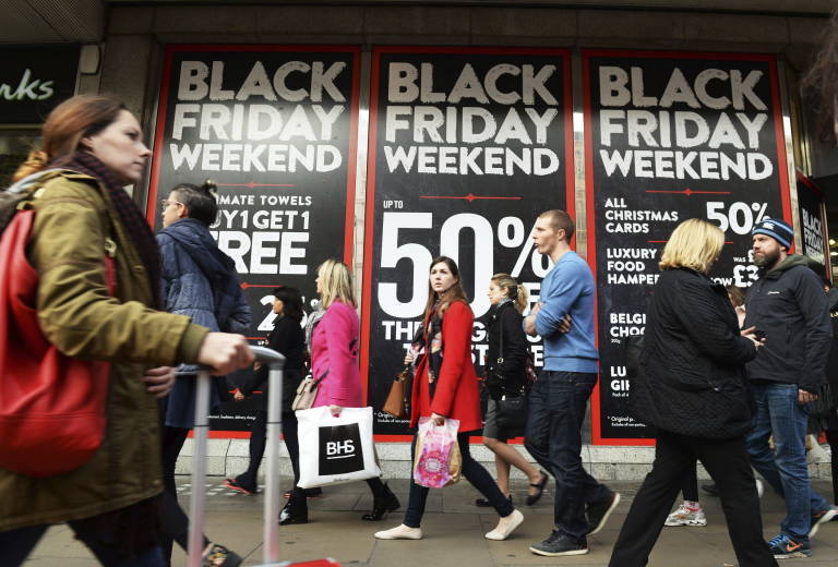 El Black Friday, importado de EEUU, se ha asentado como tendencia de consumo en Alicante. Foto: AP