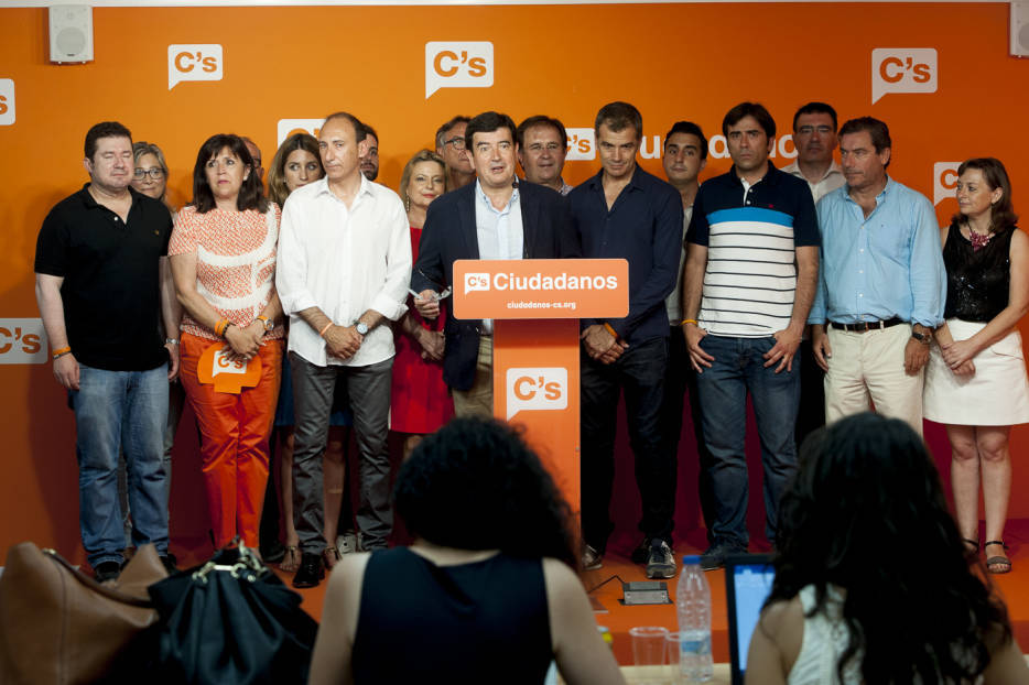 Giner junto a Cantó y los principales dirigentes de Ciudadanos. Foto: VP