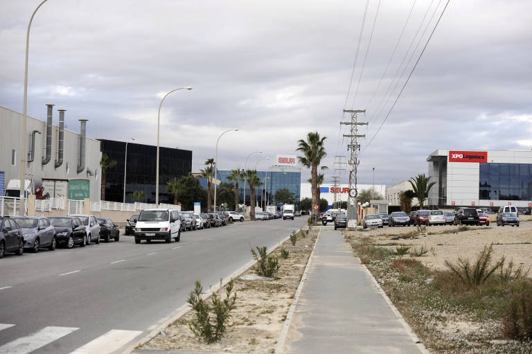 Centro logístico de Seur en Alicante, propiedad de Blackstone desde la pasada primavera. Foto: RAFA MOLINA