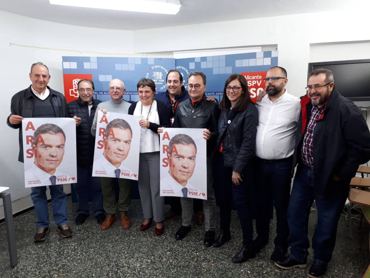 Dirigentes socialistas con la diputada Patricia Blanquer, en la sede local. Foto: PSOE