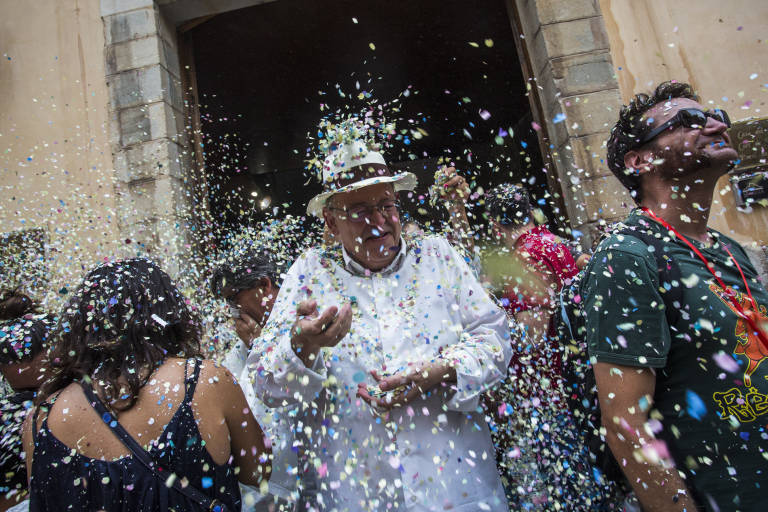 El presidente de la Generalitat, Ximo Puig, durante el Anunci, celebración previa al Sexenni. Foto: EVA MÁÑEZ