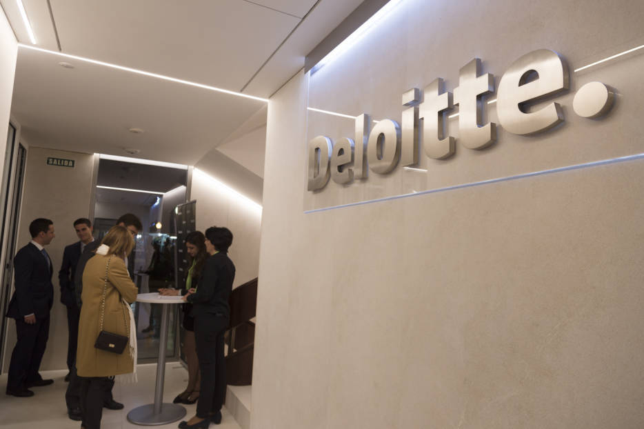 Una imagen de la inauguración de Deloitte en la Explanada, en 2016. Foto: PEPE OLIVARES