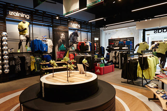 Adidas rompe con la empresa alicantina que era principal franquicia en España y 'cierra' 30 tiendas - Alicanteplaza