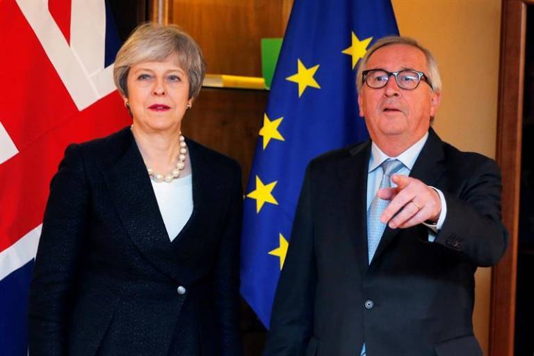 Theresa May y Jean-Claude Juncker, tras su reciente reunión para renegociar el 'Brexit'. Foto: EFE