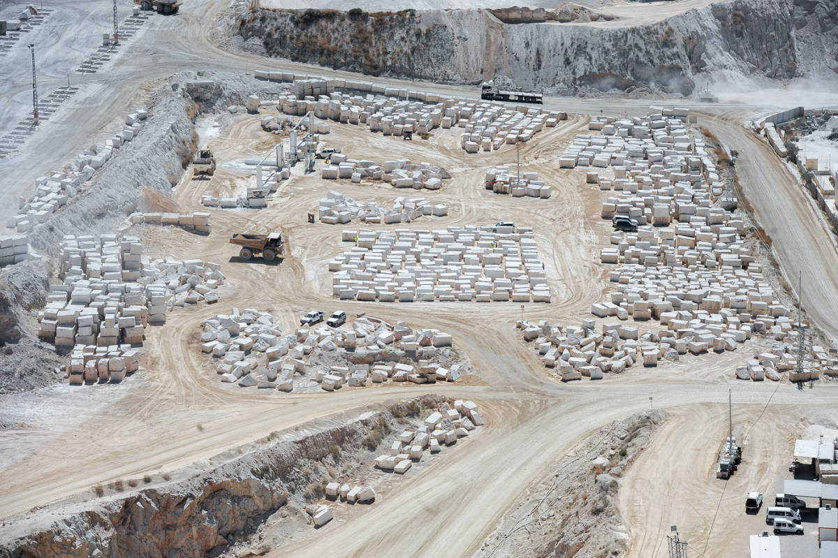 Bloques de mármol crema marfil en la cantera del Monte Coto, en una imagen de archivo
