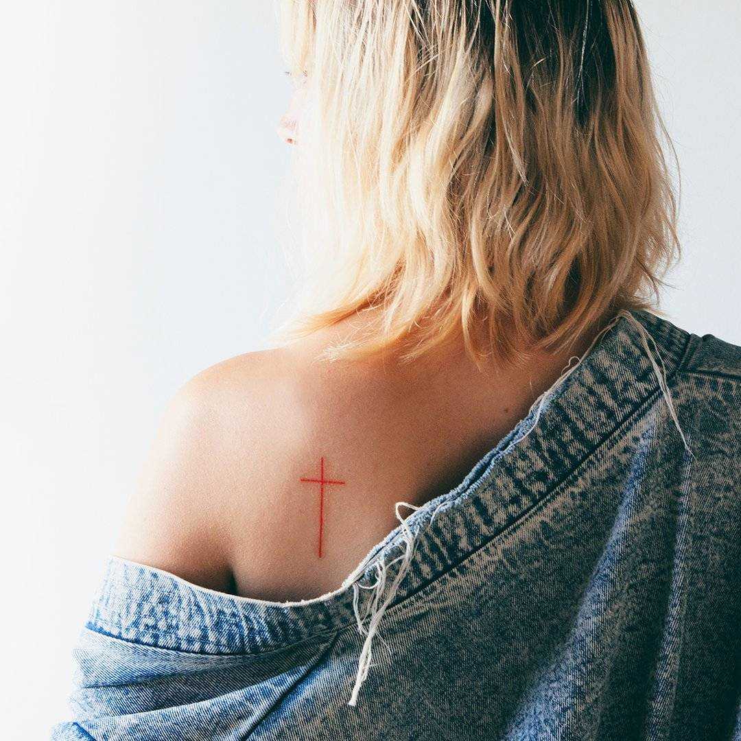 Estos tatuajes temporales de Tattoonie reciben el nombre de ‘Ribera Cross’ en un guiño a la cruz de la Ribera Baja, la comarca a la que pertenece Benifaió.