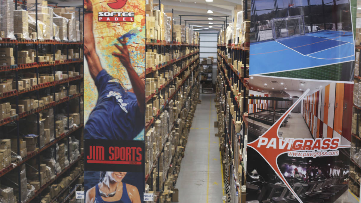 Almacén logístico de Jim Sports, nuevo licenciado de Enebe para el pádel, en Lugo. Foto: JIM SPORTS
