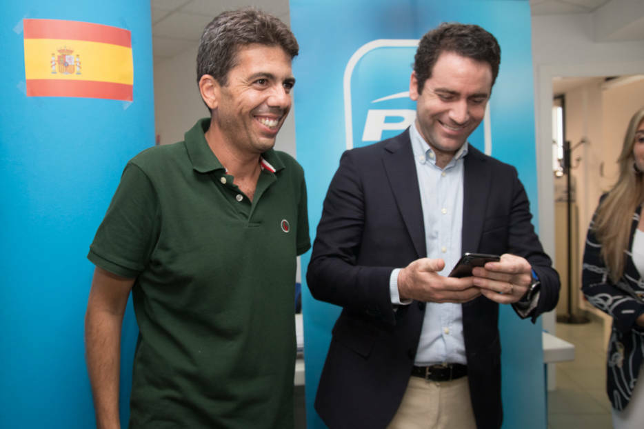 Carlos Mazón y Teo García Egea. Foto: PEPE OLIVARES