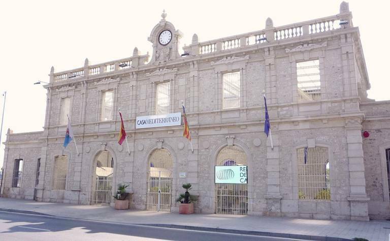 Sede de Casa Mediterráneo, en la antigua Estación de Benalúa.