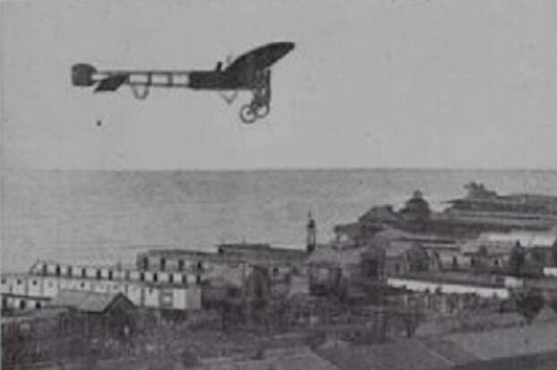 Foto del piloto Gilbert Le Lasseur desde su avión al llegar a Alicante participando en el raid.