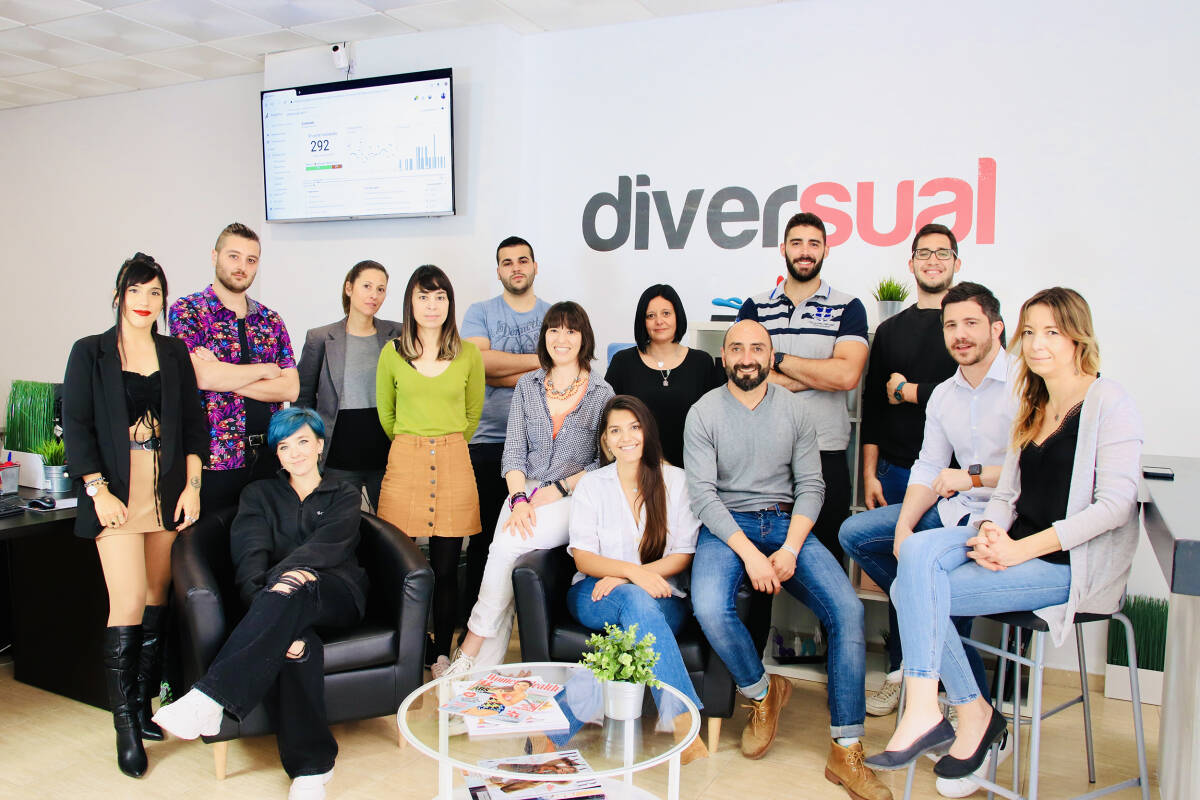 1.	Diversual cuenta con un equipo formado por 20 profesionales en sus oficinas centrales de Sant Joan d’Alacant.
