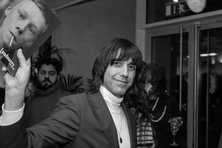 Alex Amorós, en 2019, inaugurando 'Londoners' en Radio London Hair Salon. FOTO: Alessandro Gianferrara.