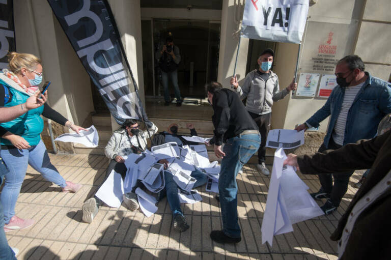 Protesta de empresarios hosteleros durante el segundo cierre, el pasado febrero. Foto: RAFA MOLINA