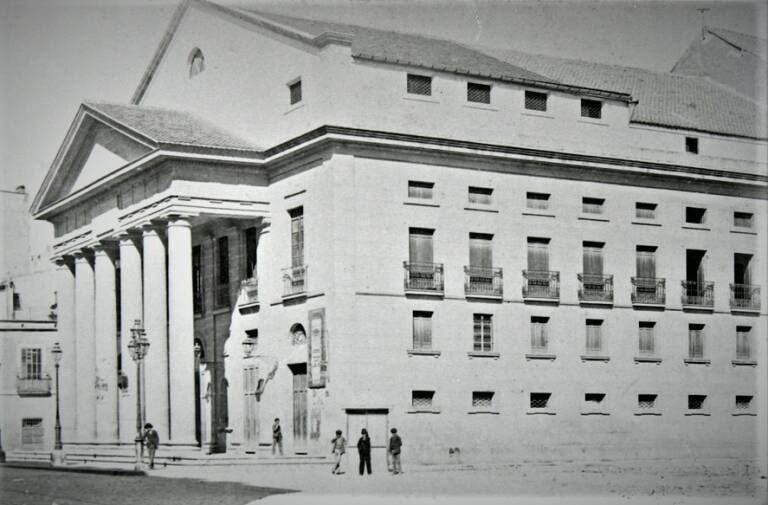 El edificio, en 1921, fotografiado por Sánchez. FOTO: Archivo Municipal de Alicante (AMA).