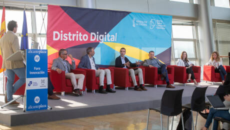 Participantes en la mesa redonda del foro de Innovación de Alicante Plaza.