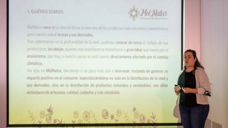 LA emprendedora Sara Escobar presentando Melnatur.