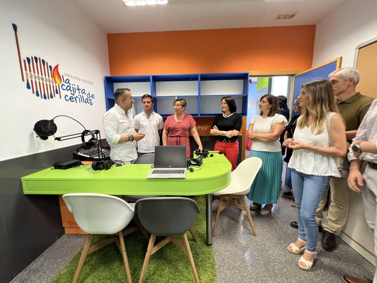 Las instalaciones de la radio del colegio, donde harán programas en valenciano e inglés.