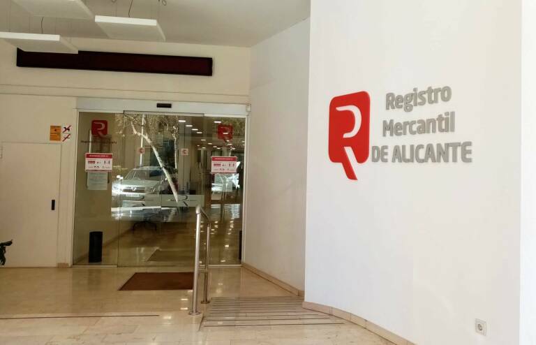 Acceso al Registro Mercantil de Alicante. Foto: AP