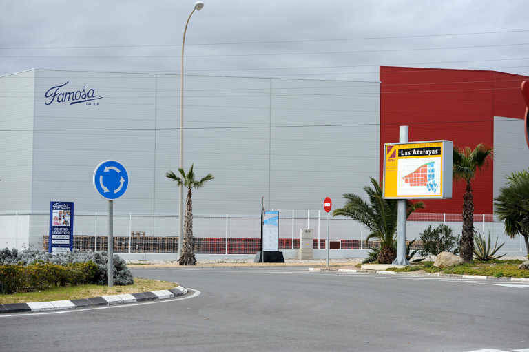 Fábrica de Famosa en el polígono de Las Atalayas de Alicante. Foto: RAFA MOLINA