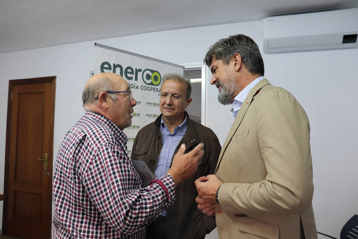 El presidente de la cooperativa conversa con el director general de Enercoop