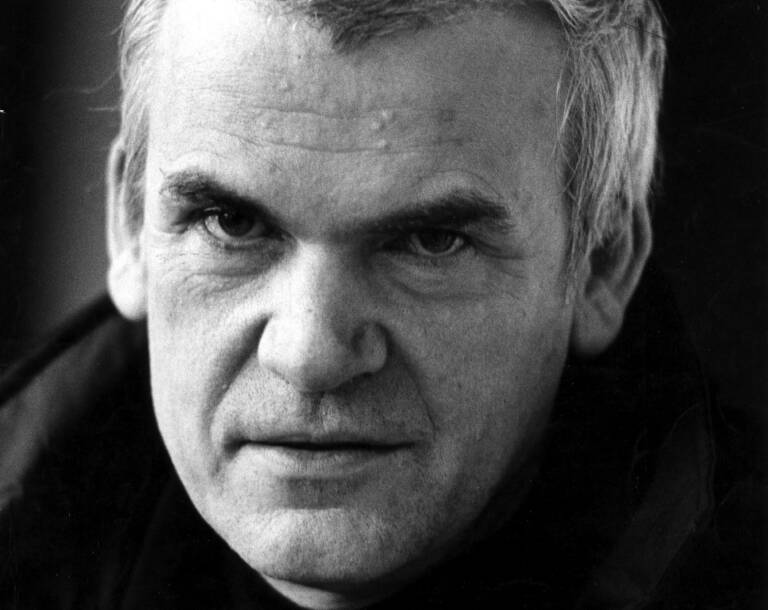 El escritor Milan Kundera en su adultez. Foto: CONTACTO/EP