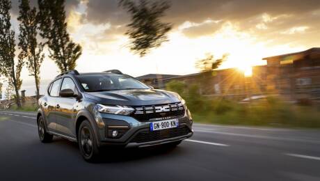 Toyota lidera las ventas en España y el Dacia Sandero desbanca al Seat Arona en el primer semestre