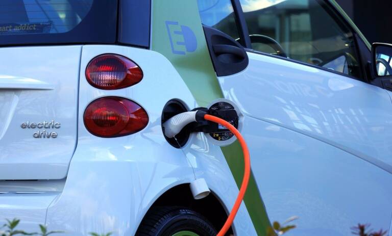 La red de carga pública de vehículos eléctricos en España creció en más de un 16% hasta junio
