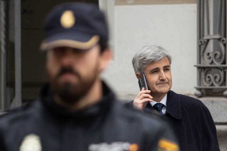 El abogado de Koldo García a su salida de la Audiencia Nacional. Foto: ALEJANDRO MARTÍNEZ VÉLEZ/EP