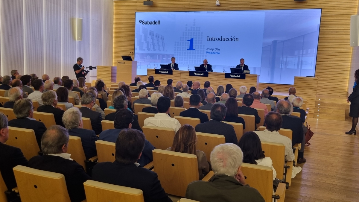 Josep Oliu: “Banco Sabadell creates great value for its shareholders as one”